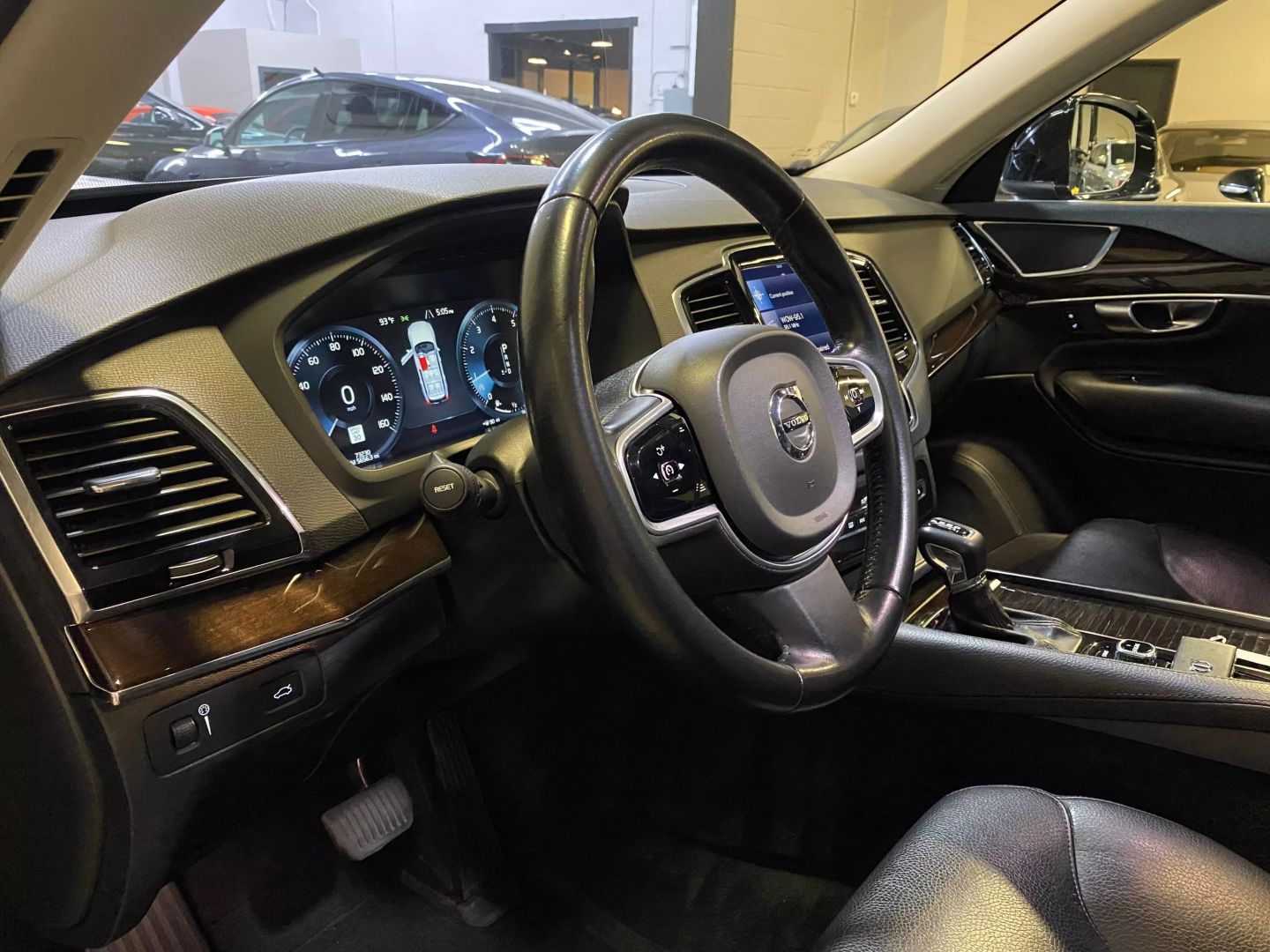 2017 Volvo XC90 Momentum photo 17