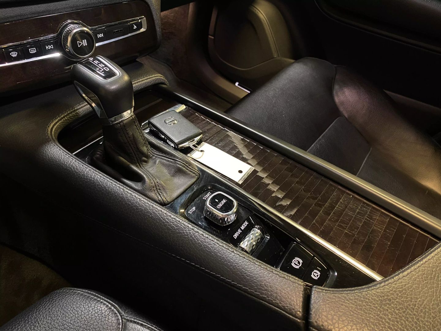 2017 Volvo XC90 Momentum photo 25