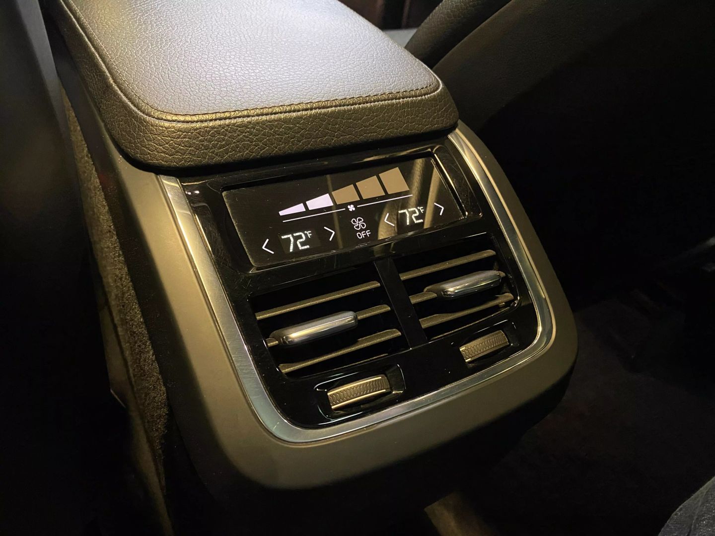 2017 Volvo XC90 Momentum photo 29