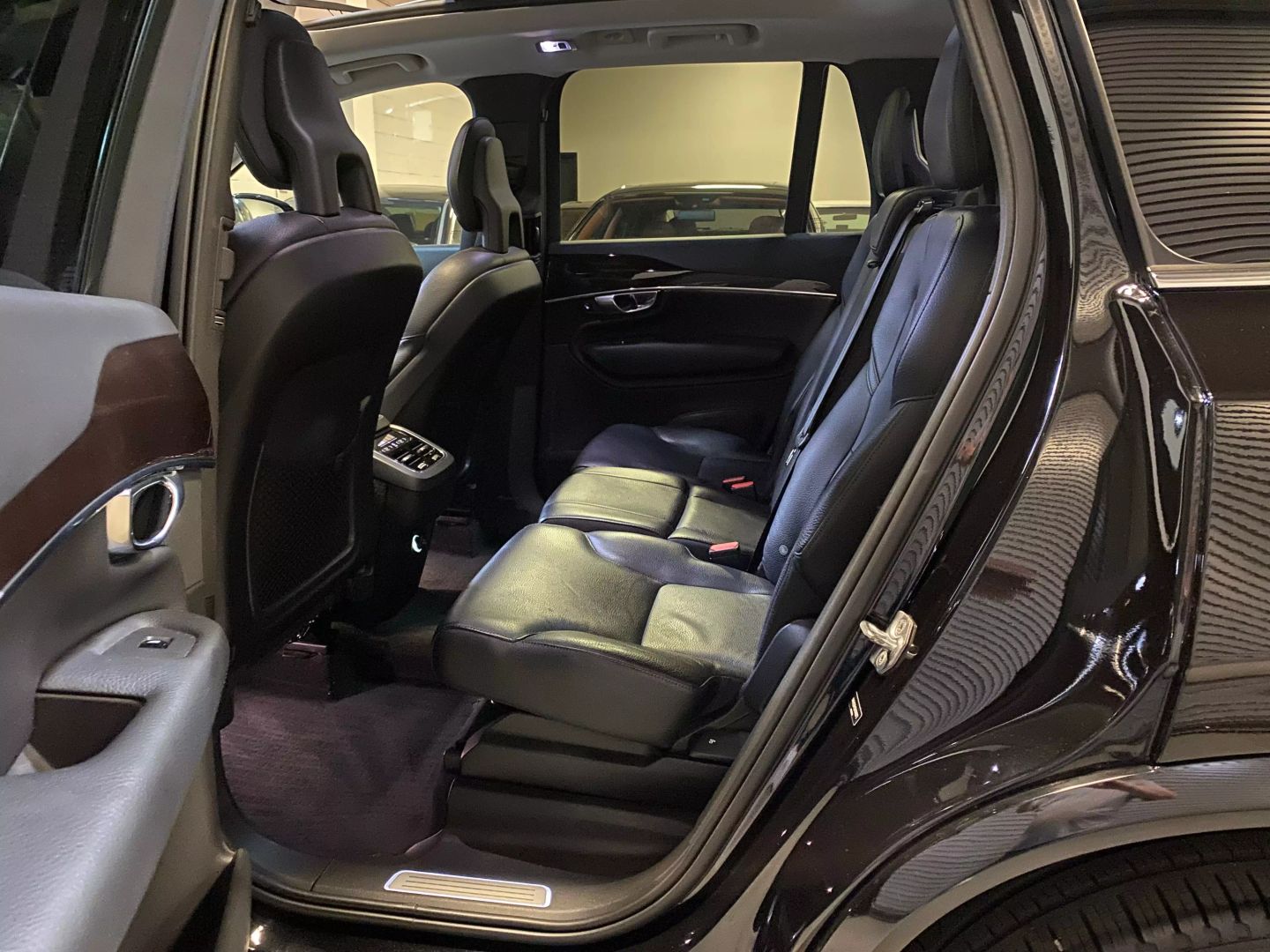 2017 Volvo XC90 Momentum photo 32