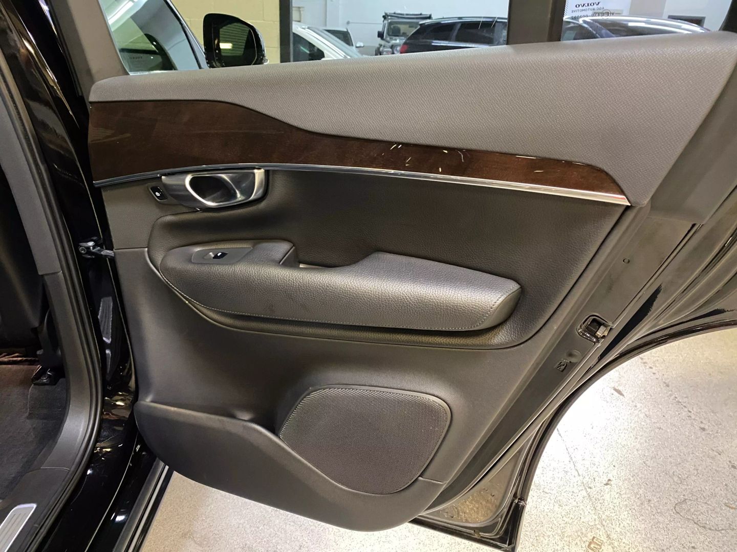 2017 Volvo XC90 Momentum photo 35