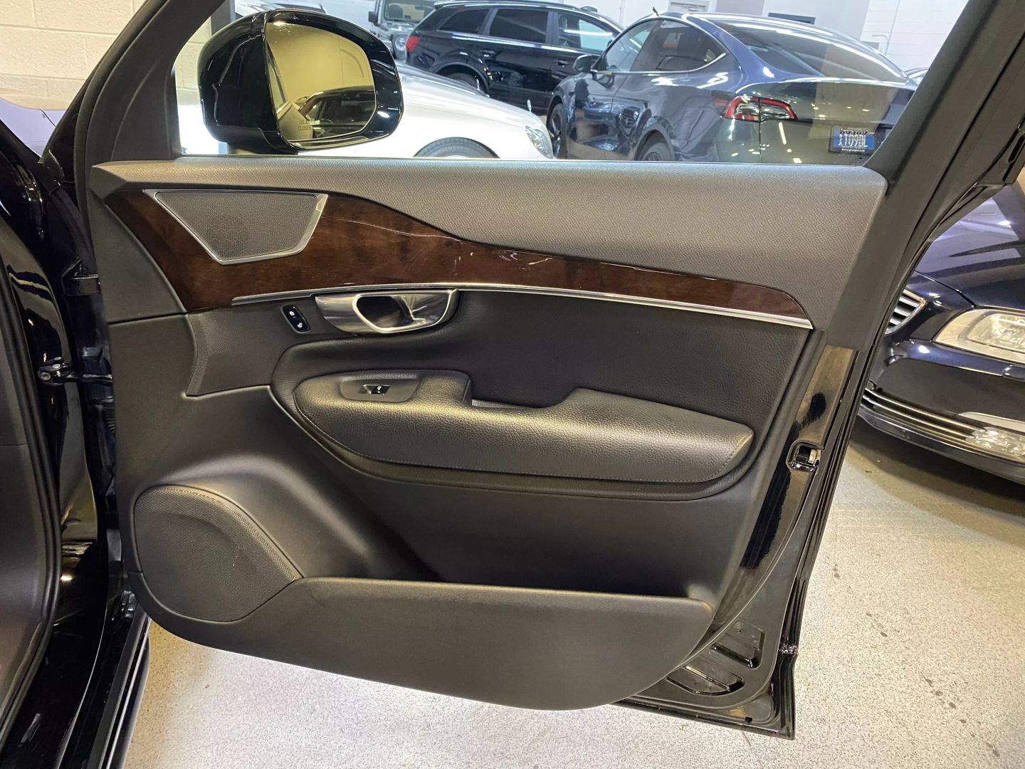 2017 Volvo XC90 Momentum photo 38
