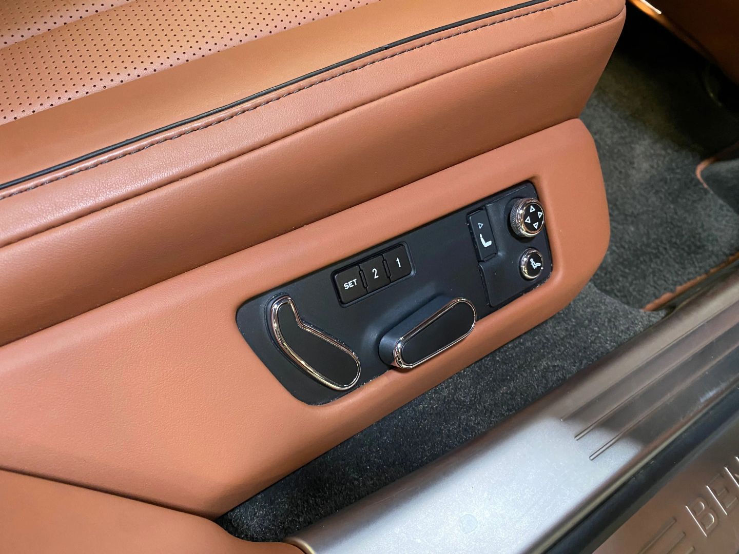 2015 Bentley Flying Spur V8 photo 23