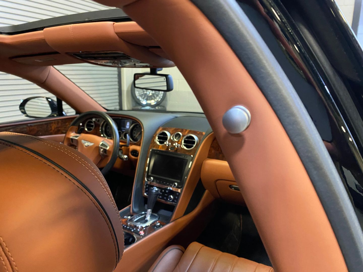 2015 Bentley Flying Spur V8 photo 26