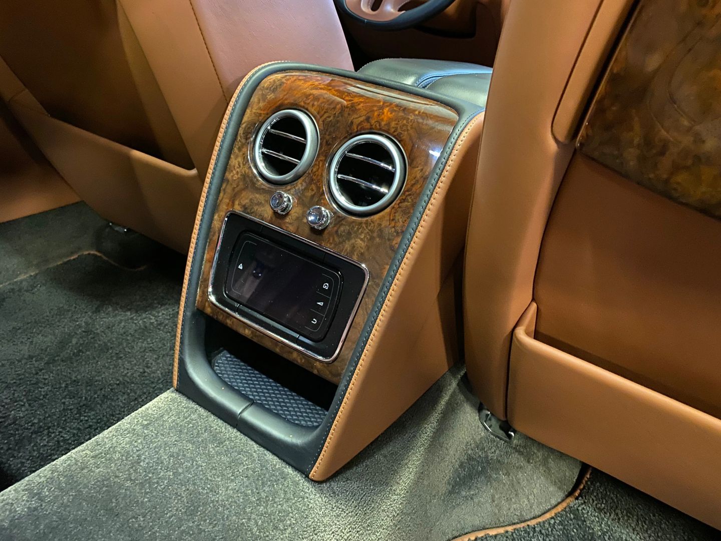 2015 Bentley Flying Spur V8 photo 27