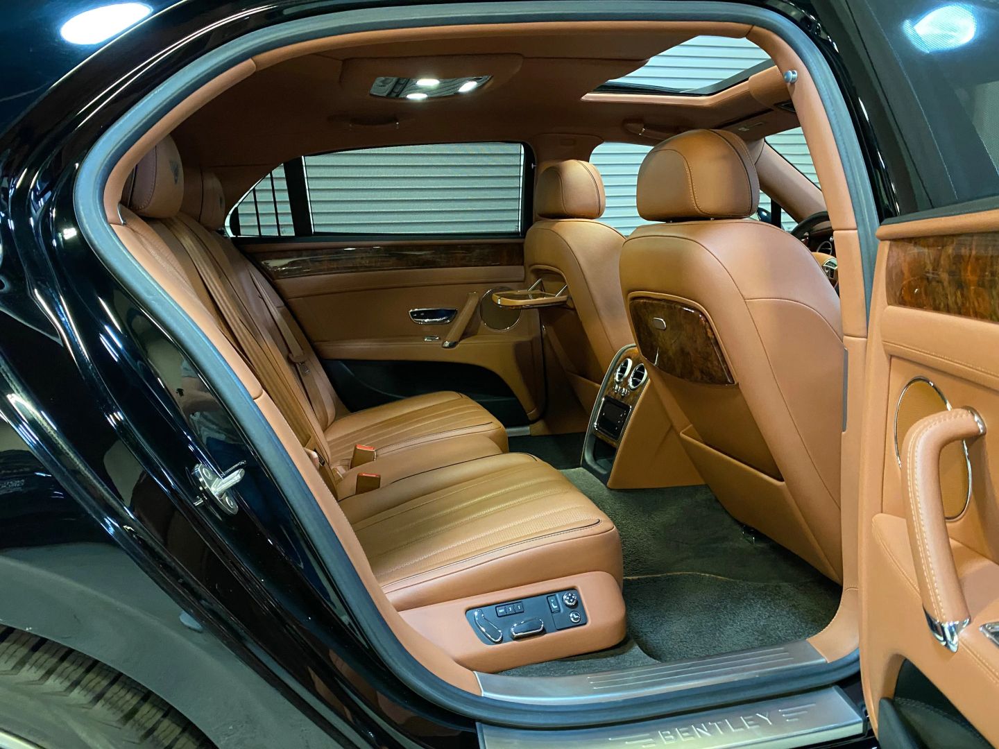 2015 Bentley Flying Spur V8 photo 30