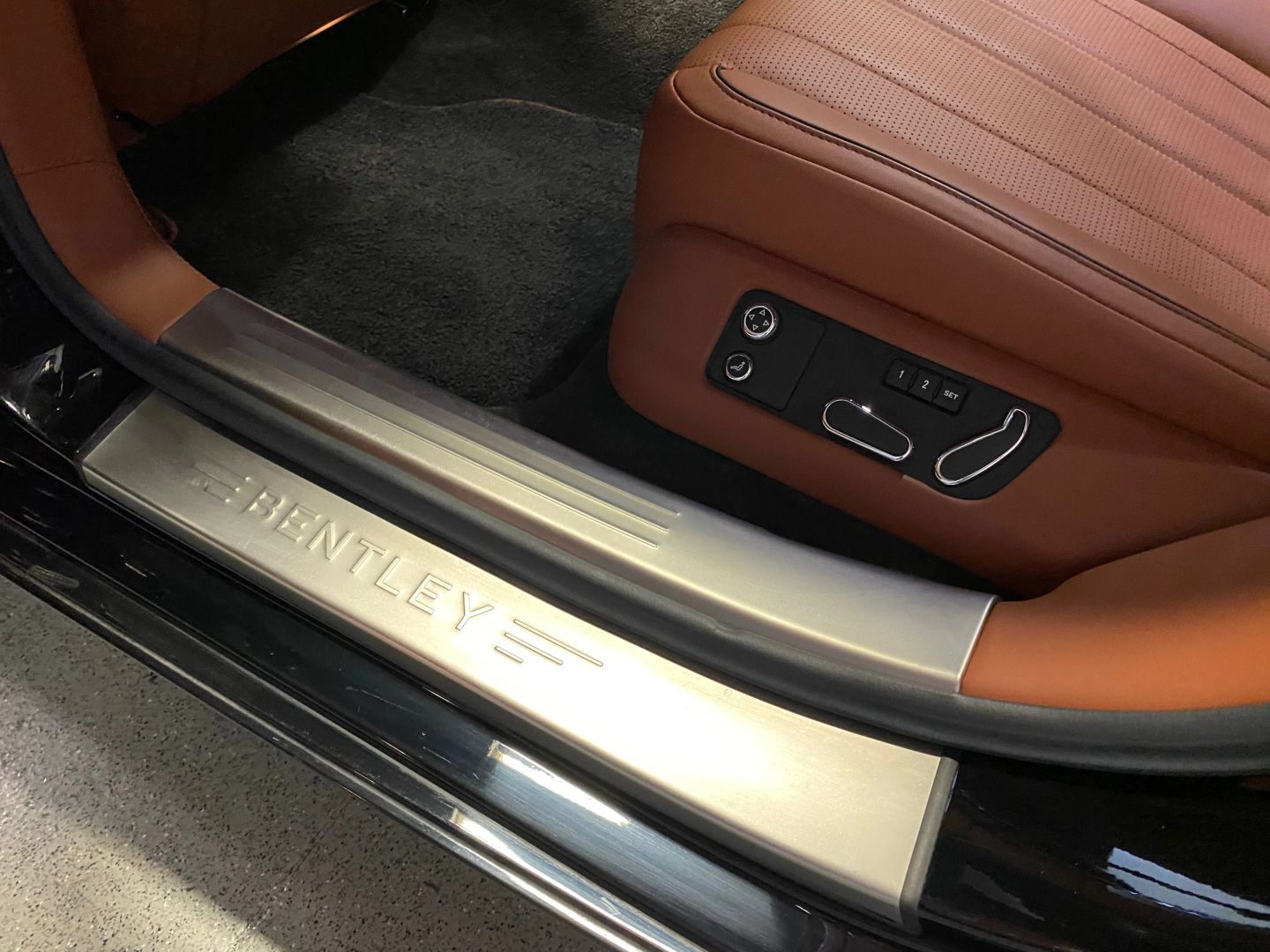 2015 Bentley Flying Spur V8 photo 40