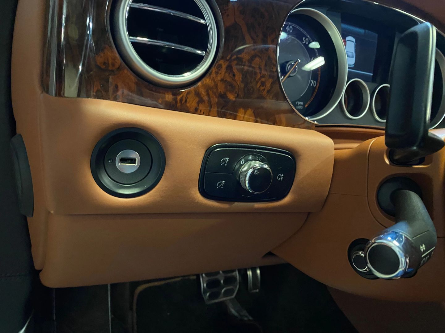 2015 Bentley Flying Spur V8 photo 54