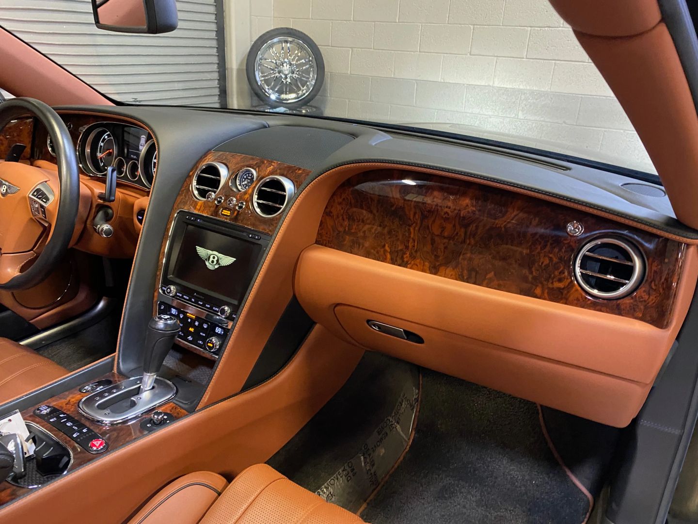 2015 Bentley Flying Spur V8 photo 65