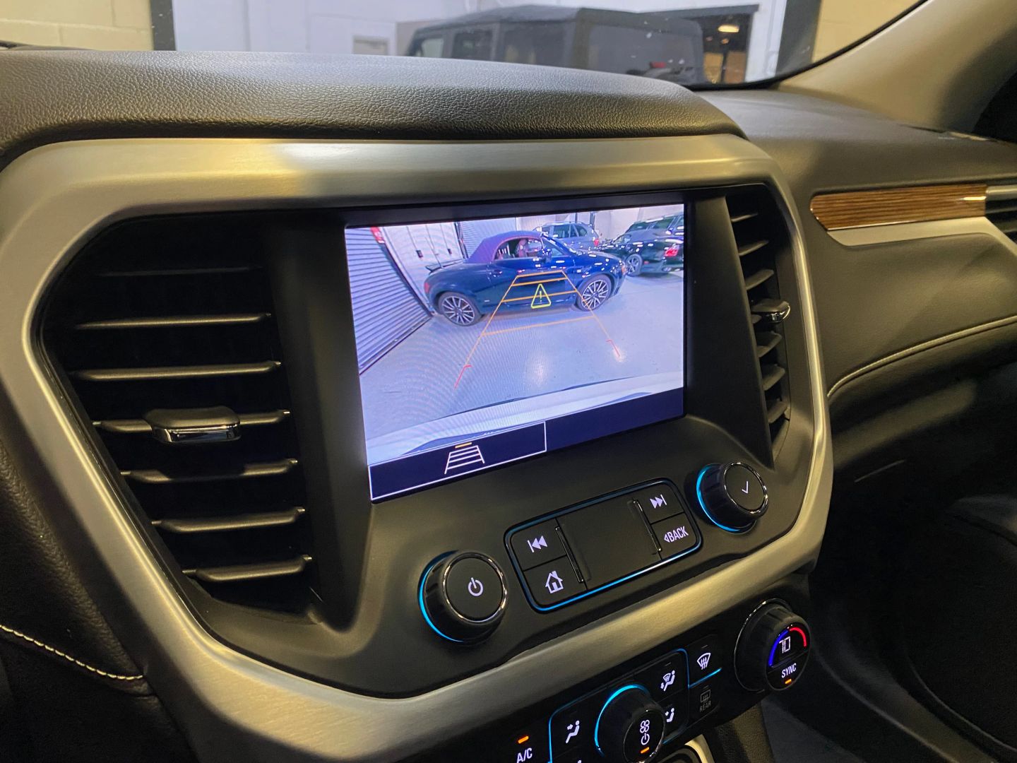 2022 Gmc Acadia SLE photo 13