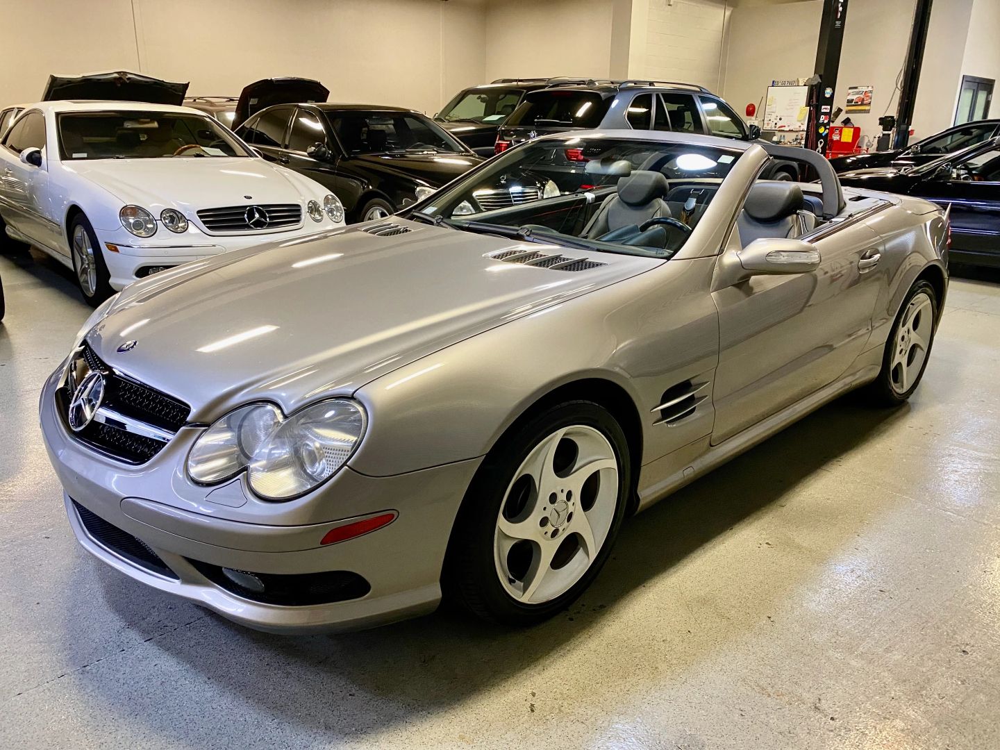 2005 Mercedes Benz SL 500 photo 2