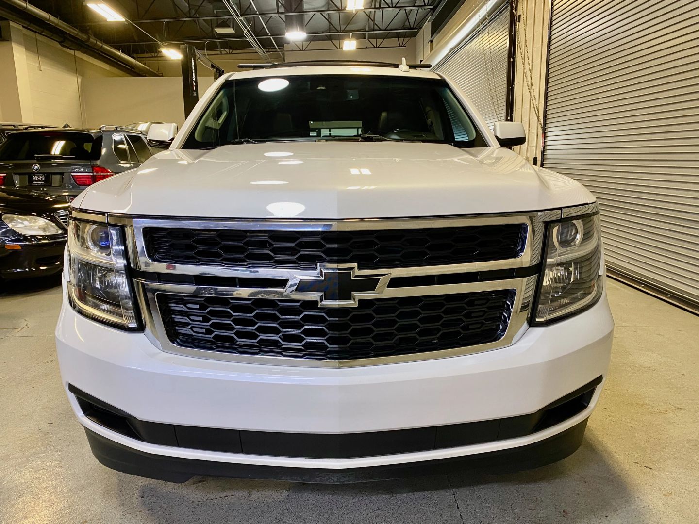 2017 Chevrolet Suburban LT photo 3