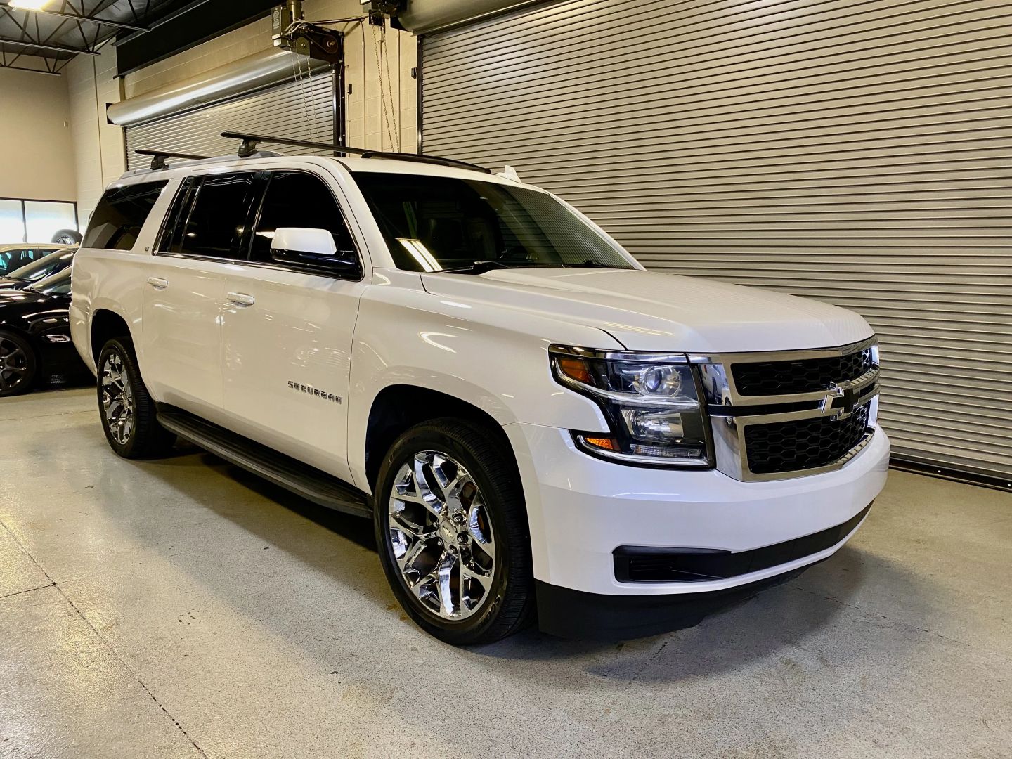 2017 Chevrolet Suburban LT photo 4