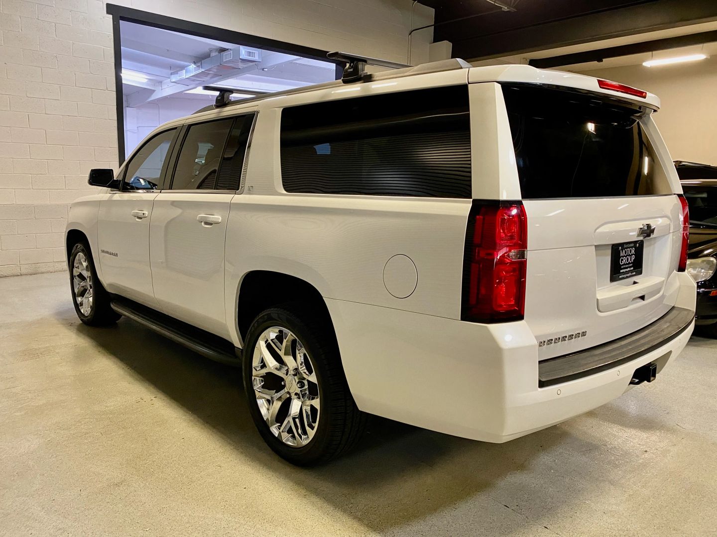 2017 Chevrolet Suburban LT photo 5