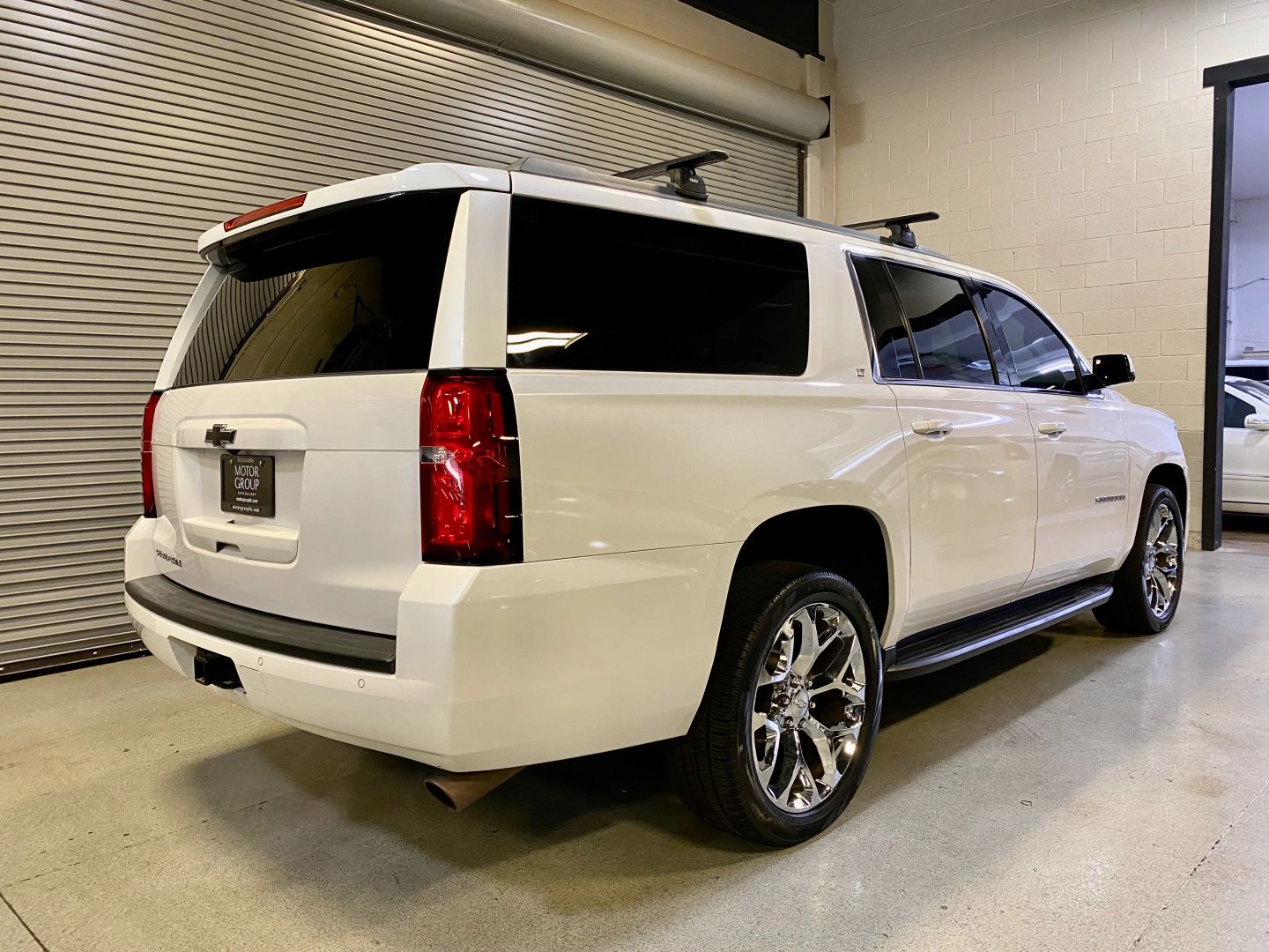 2017 Chevrolet Suburban LT photo 7