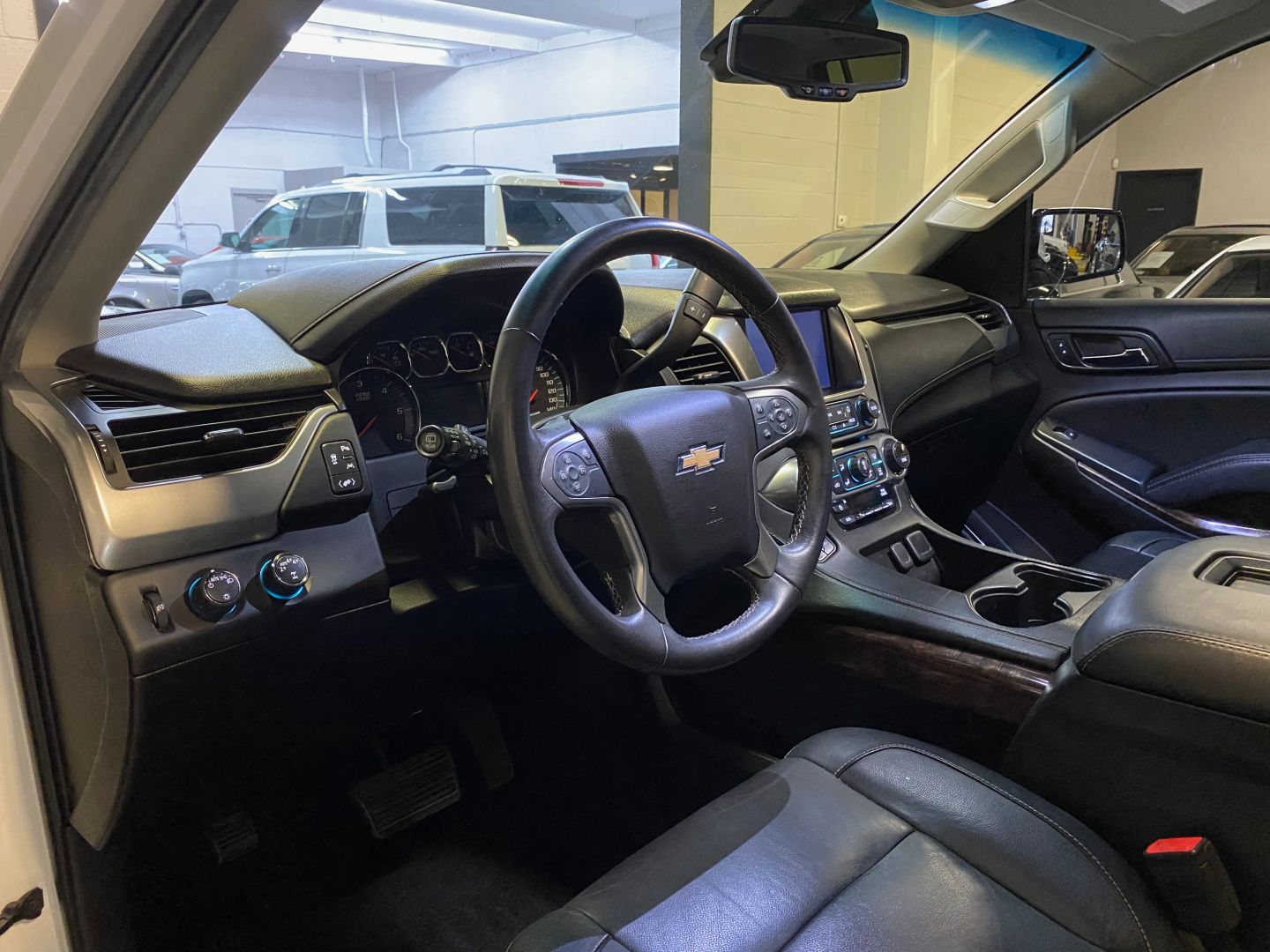 2017 Chevrolet Suburban LT photo 9