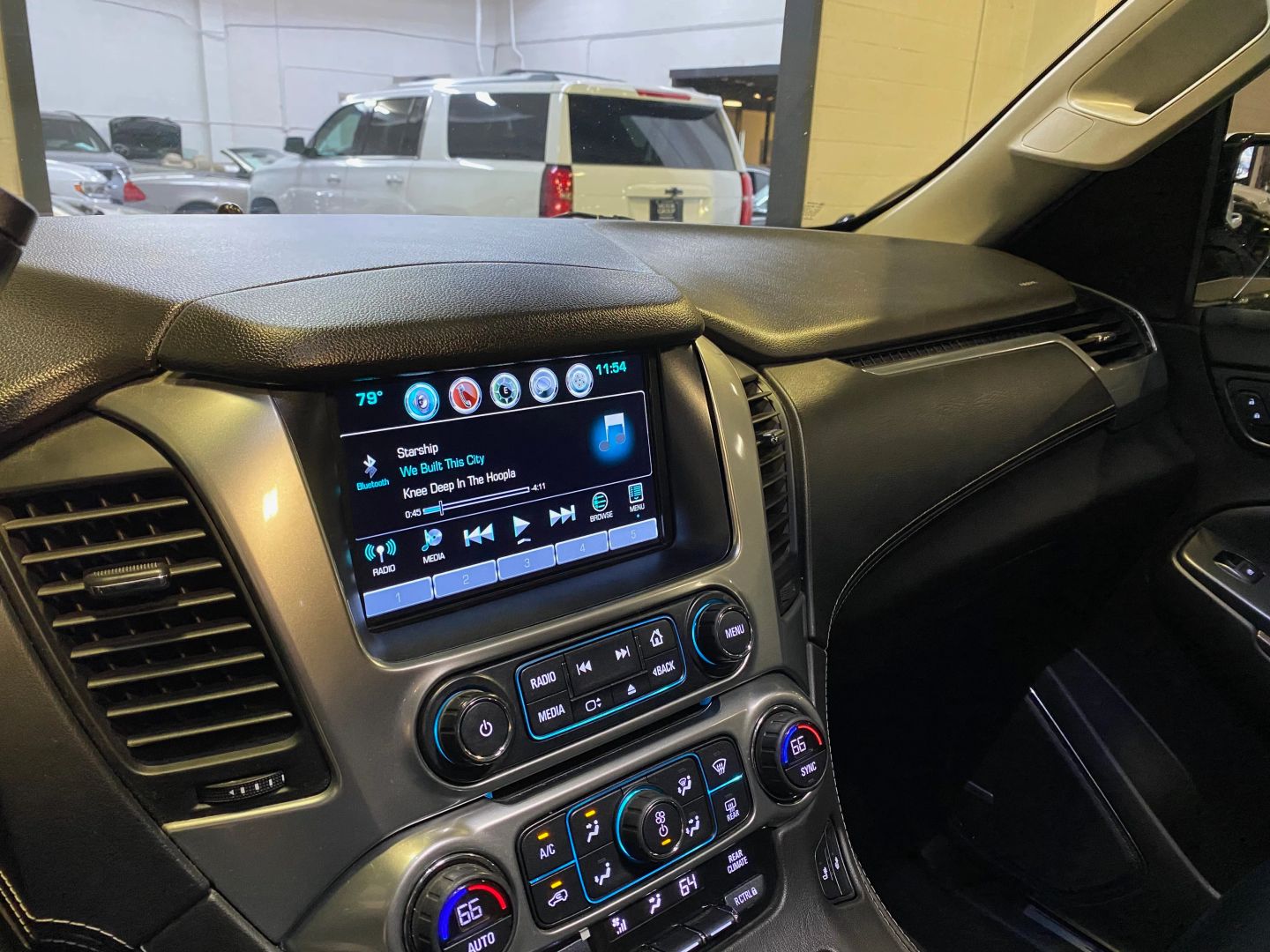 2017 Chevrolet Suburban LT photo 11