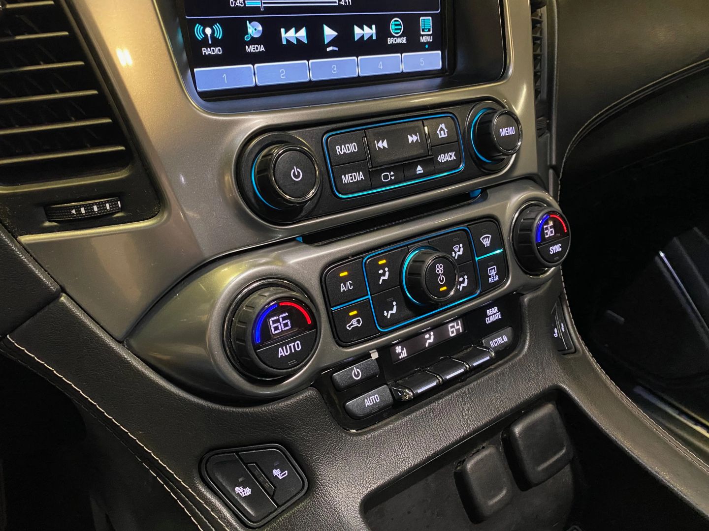 2017 Chevrolet Suburban LT photo 12