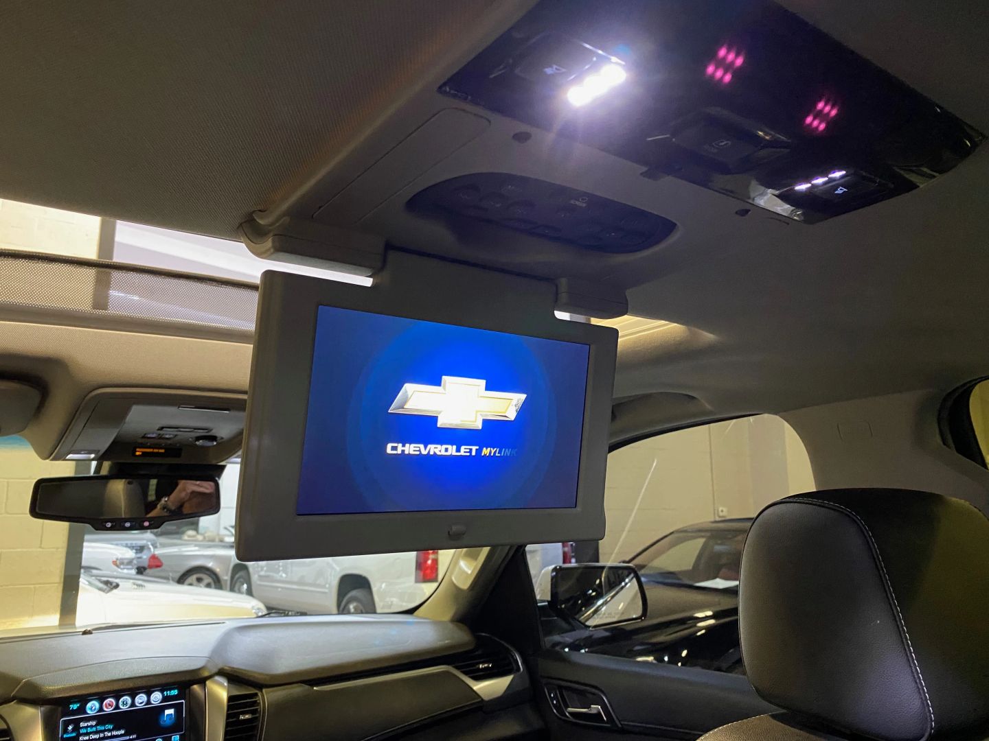 2017 Chevrolet Suburban LT photo 15