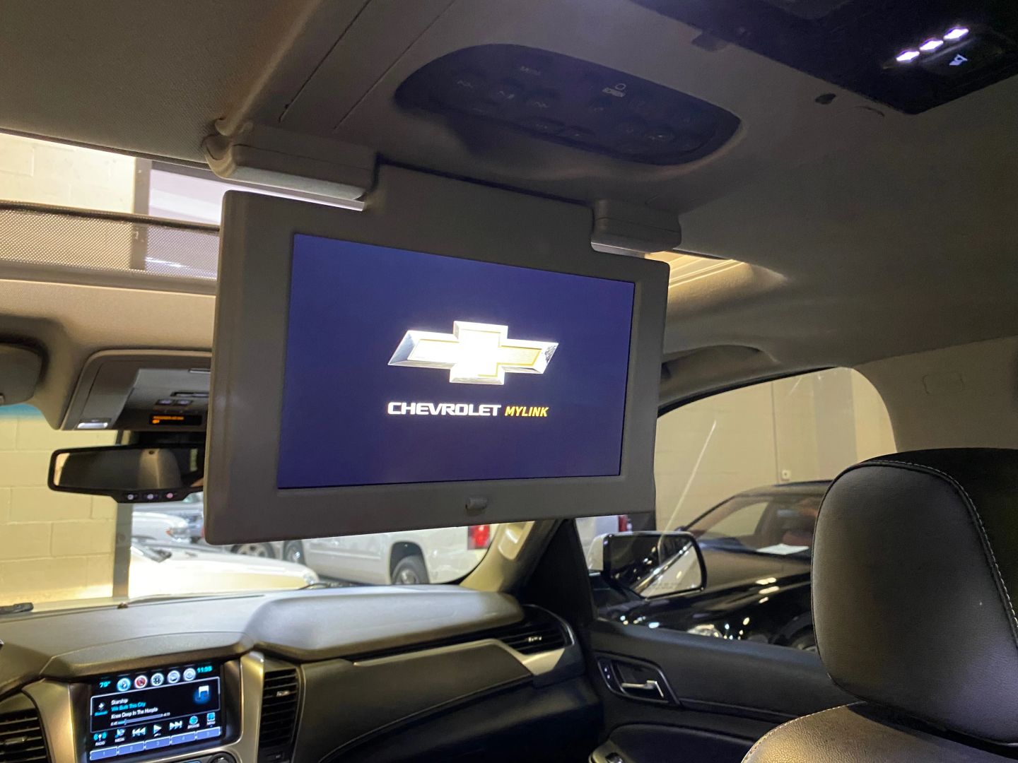 2017 Chevrolet Suburban LT photo 16