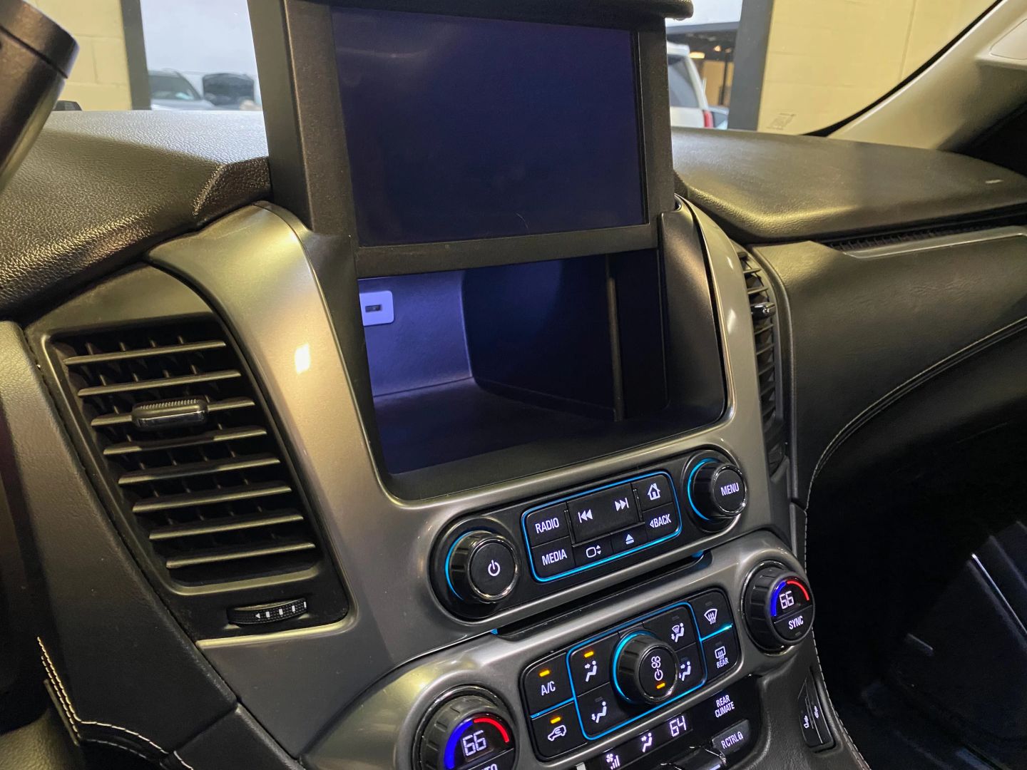 2017 Chevrolet Suburban LT photo 17