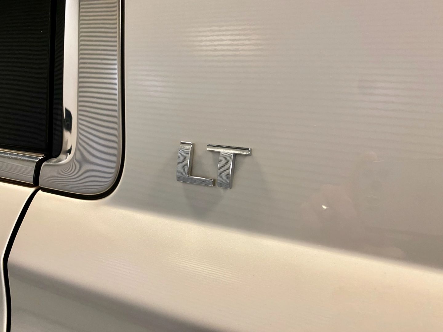 2017 Chevrolet Suburban LT photo 19