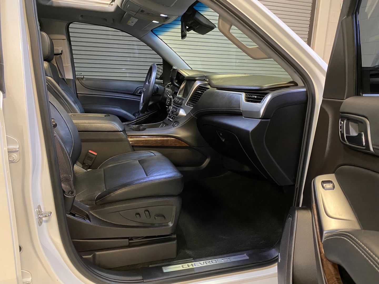 2017 Chevrolet Suburban LT photo 21