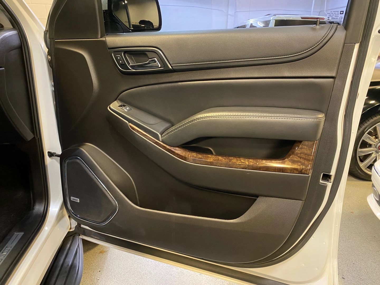 2017 Chevrolet Suburban LT photo 22