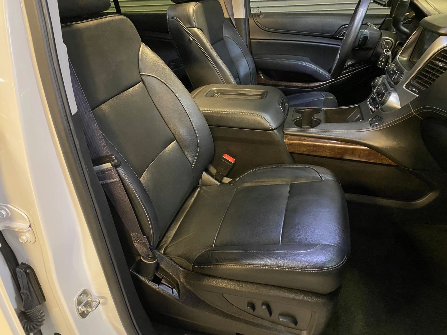 2017 Chevrolet Suburban LT photo 24