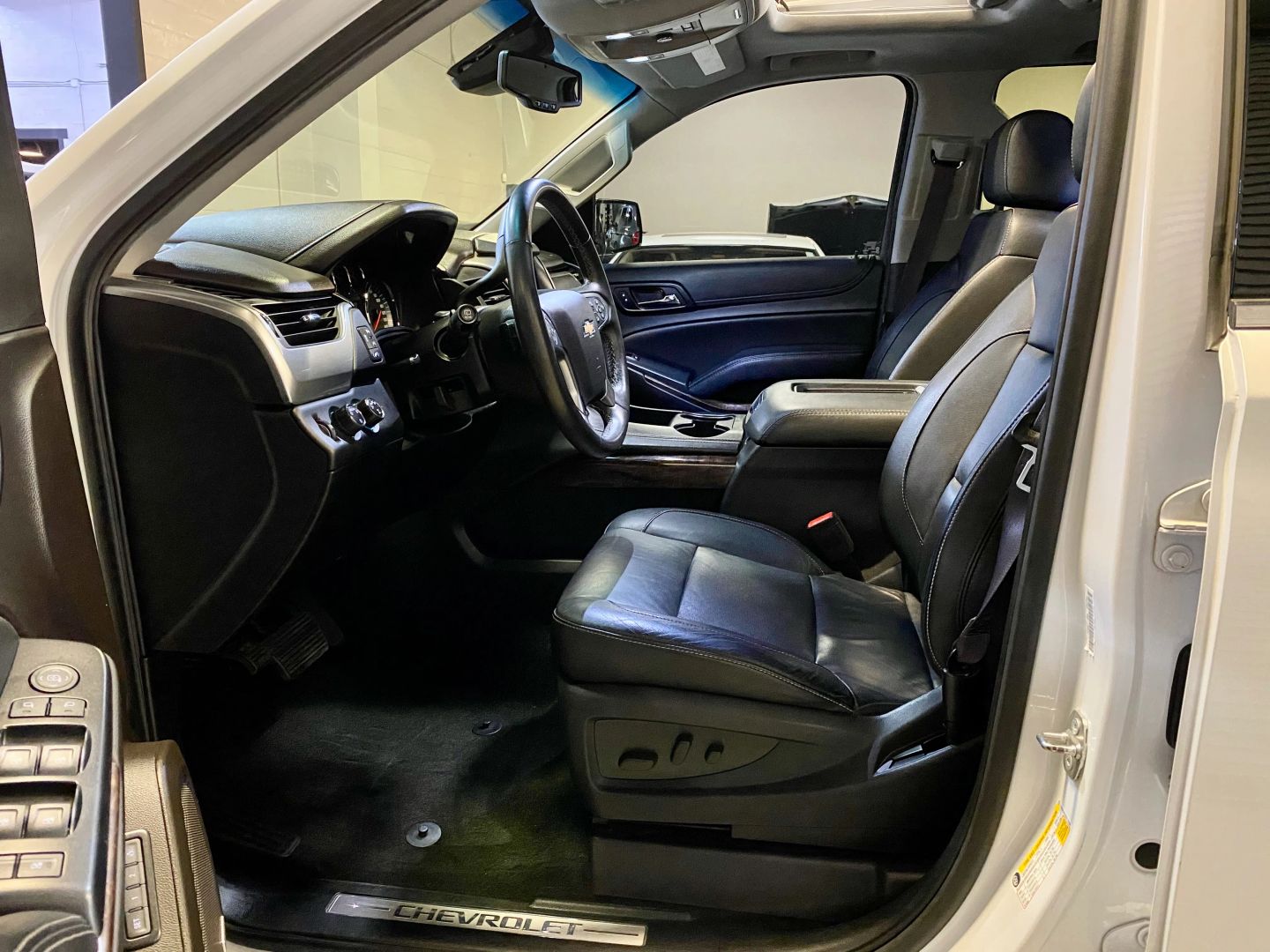 2017 Chevrolet Suburban LT photo 25
