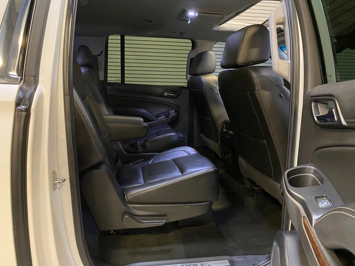 2017 Chevrolet Suburban LT photo 26