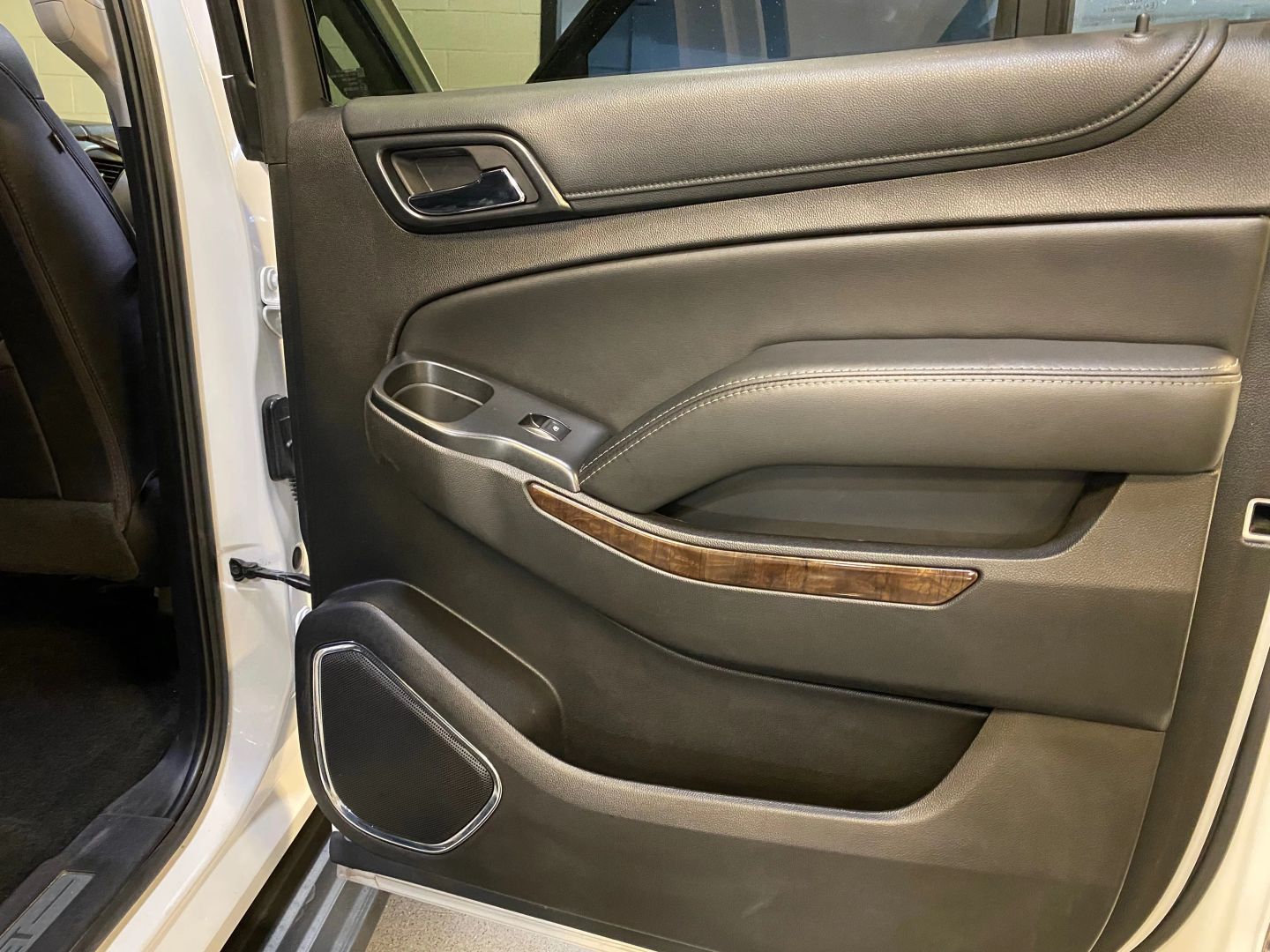 2017 Chevrolet Suburban LT photo 27