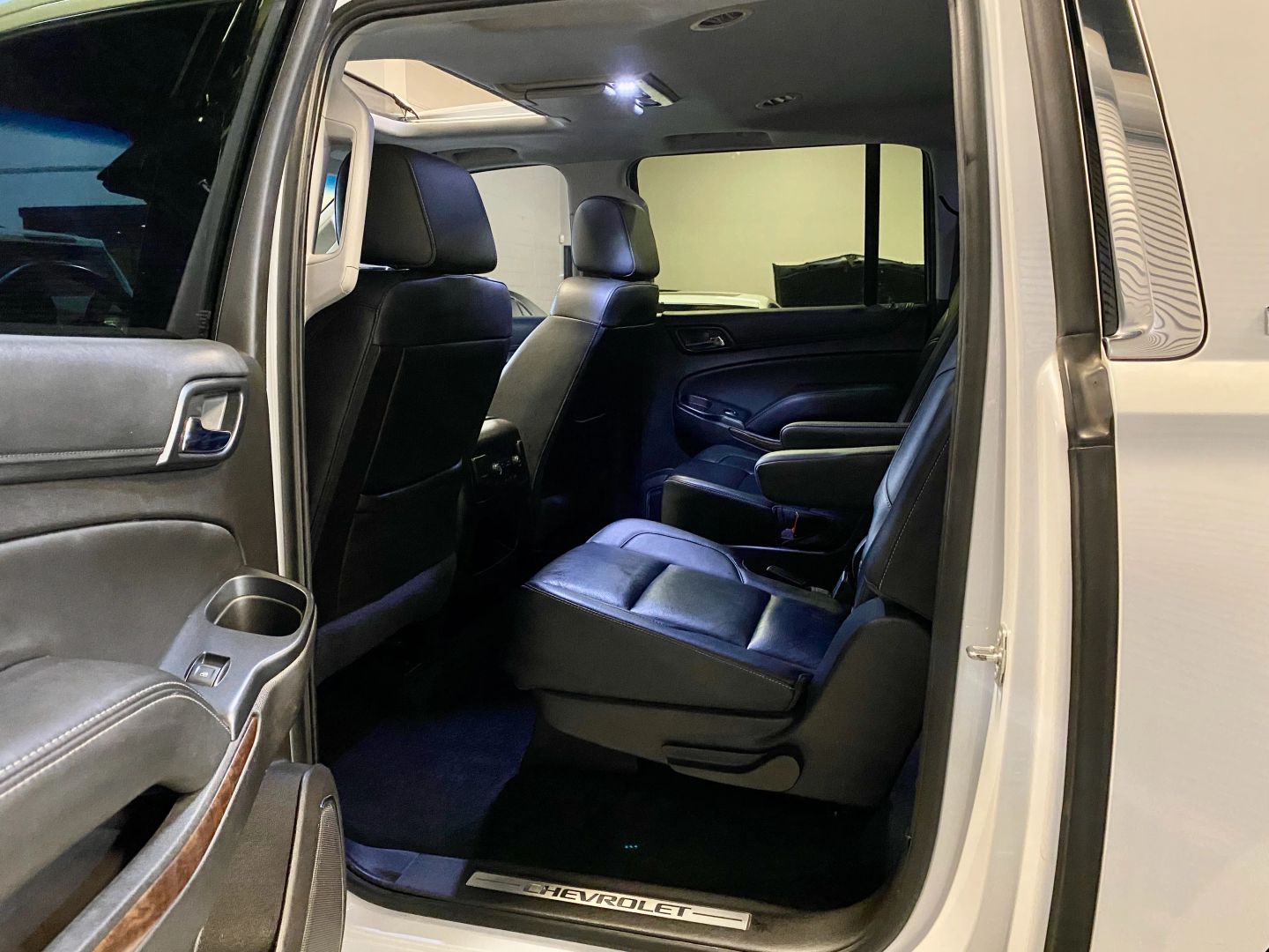 2017 Chevrolet Suburban LT photo 28