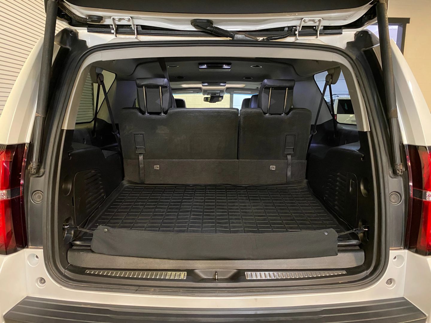 2017 Chevrolet Suburban LT photo 35
