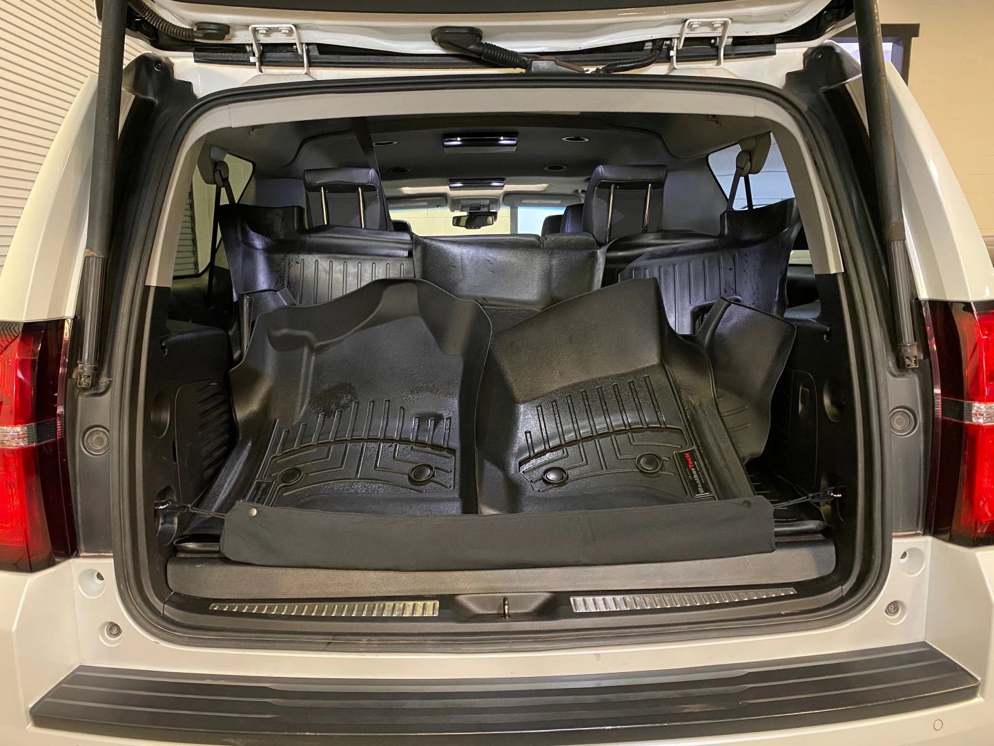 2017 Chevrolet Suburban LT photo 36