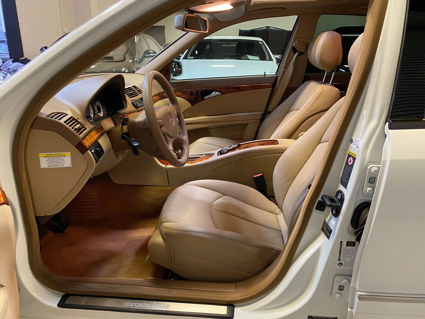 2008 Mercedes Benz E 350 Sedan photo 25