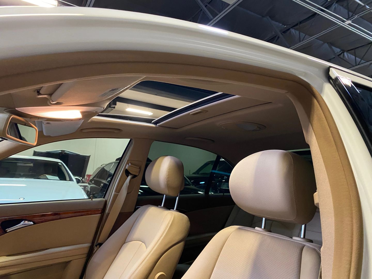 2008 Mercedes Benz E 350 Sedan photo 27