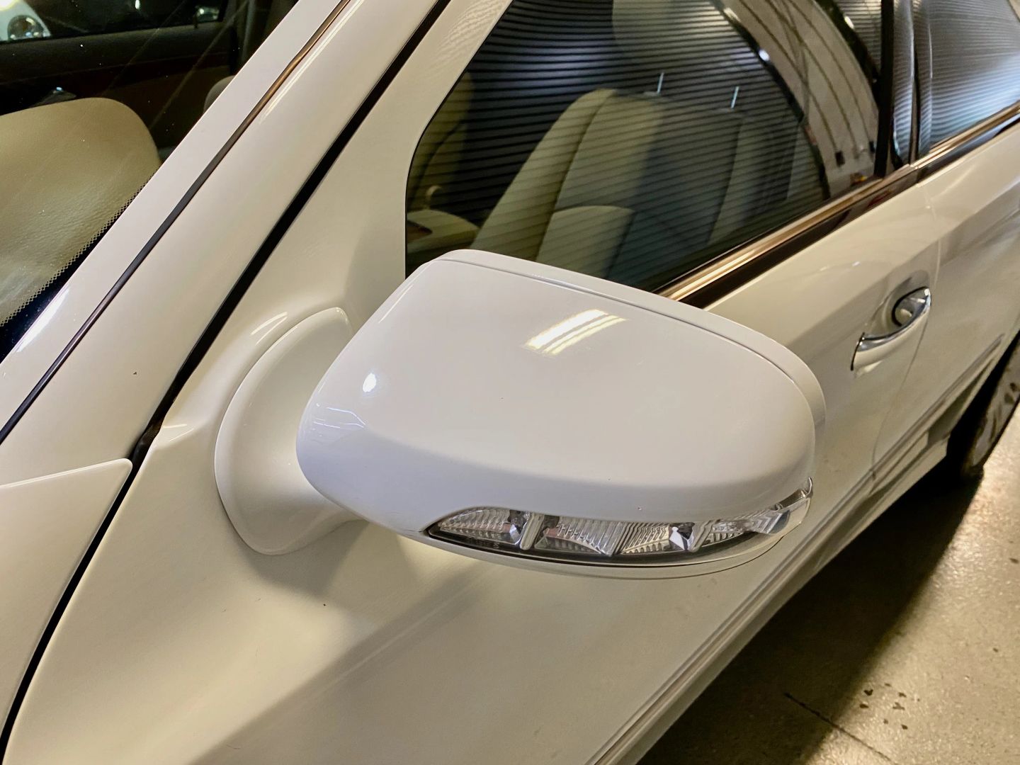 2008 Mercedes Benz E 350 Sedan photo 29