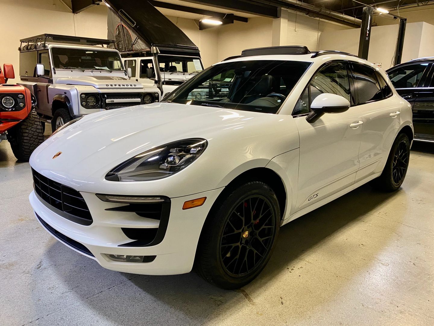 2018 Porsche Macan GTS photo 2
