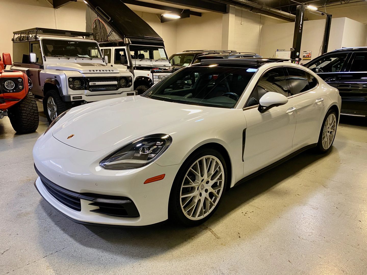 2018 Porsche Panamera Base 4 photo 2