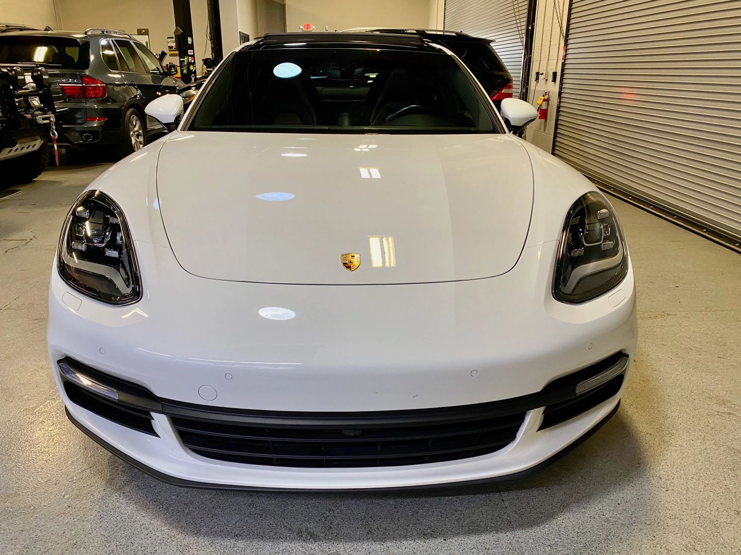 2018 Porsche Panamera Base 4 photo 3