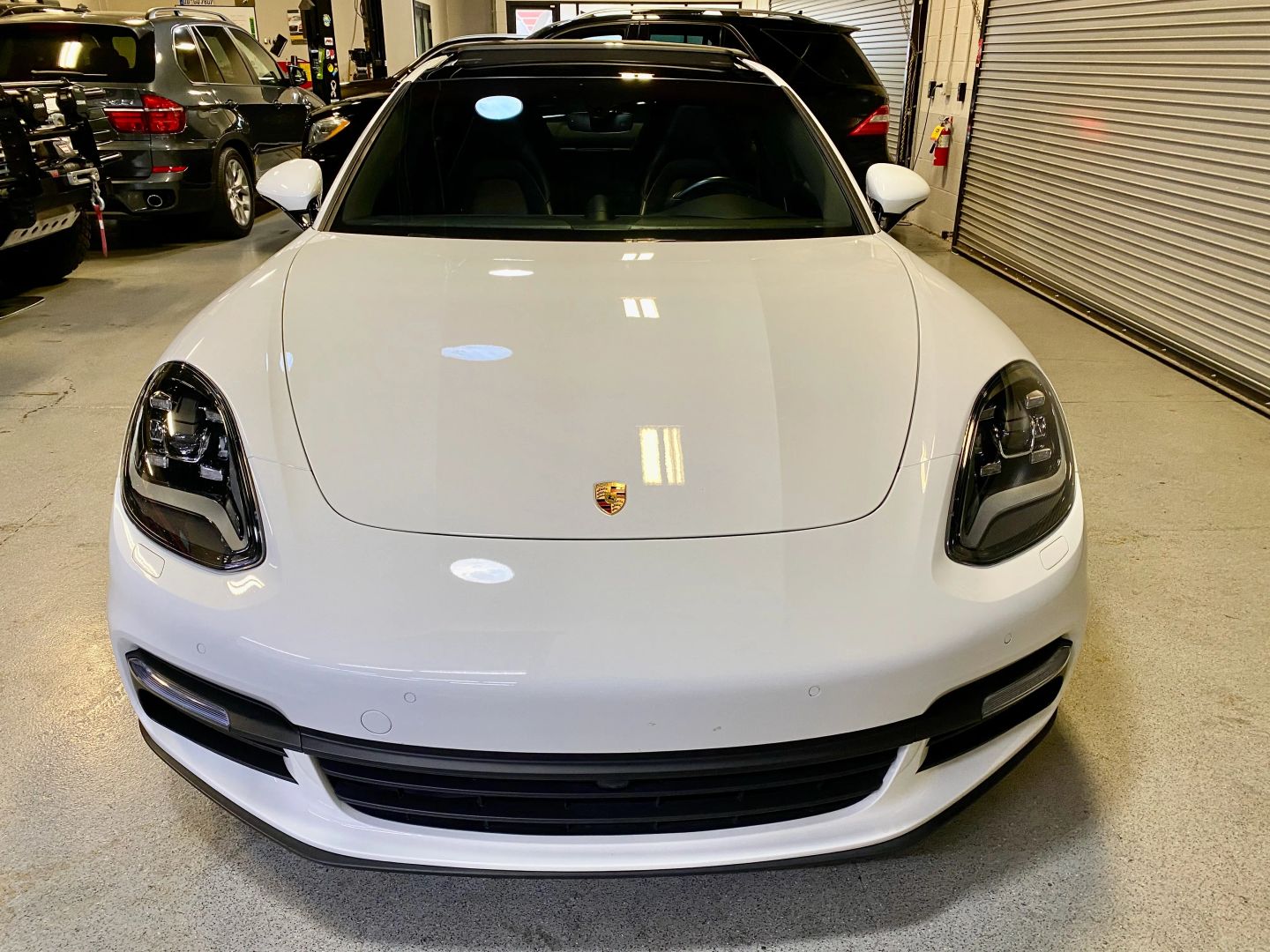 2018 Porsche Panamera Base 4 photo 4