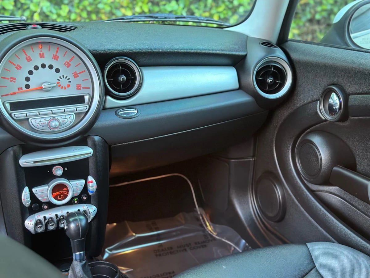 2009 MINI Cooper Base - Photo 17