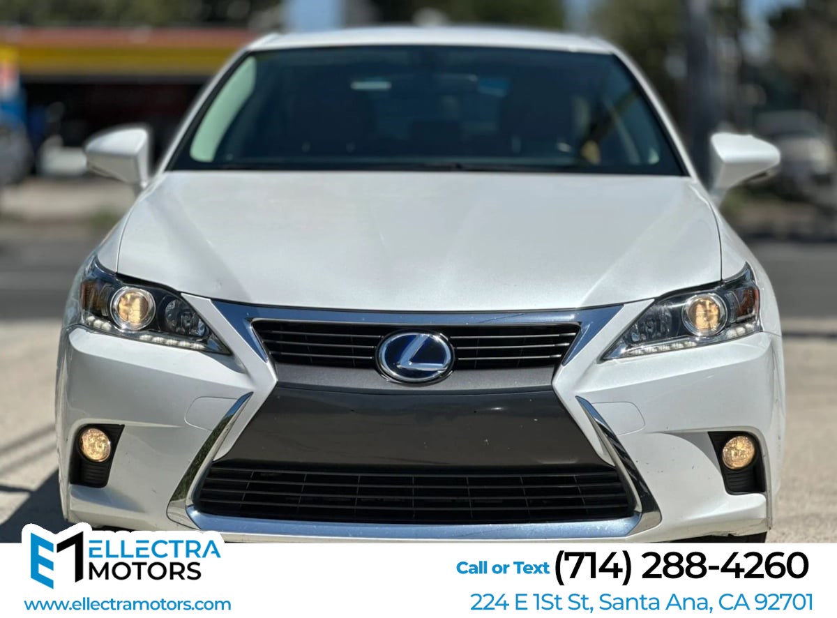 2016 Lexus CT 200h 200h's photo