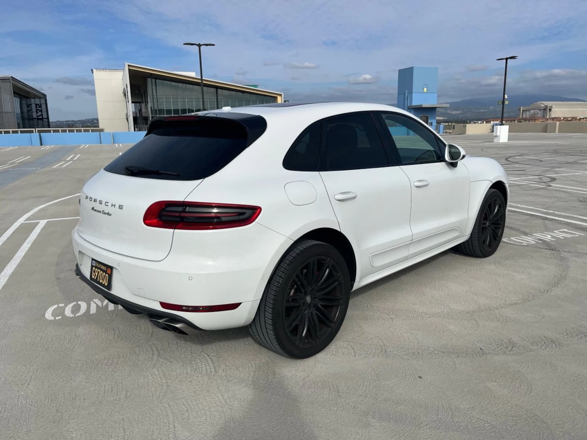 2015 Porsche Macan Turbo - Photo 3