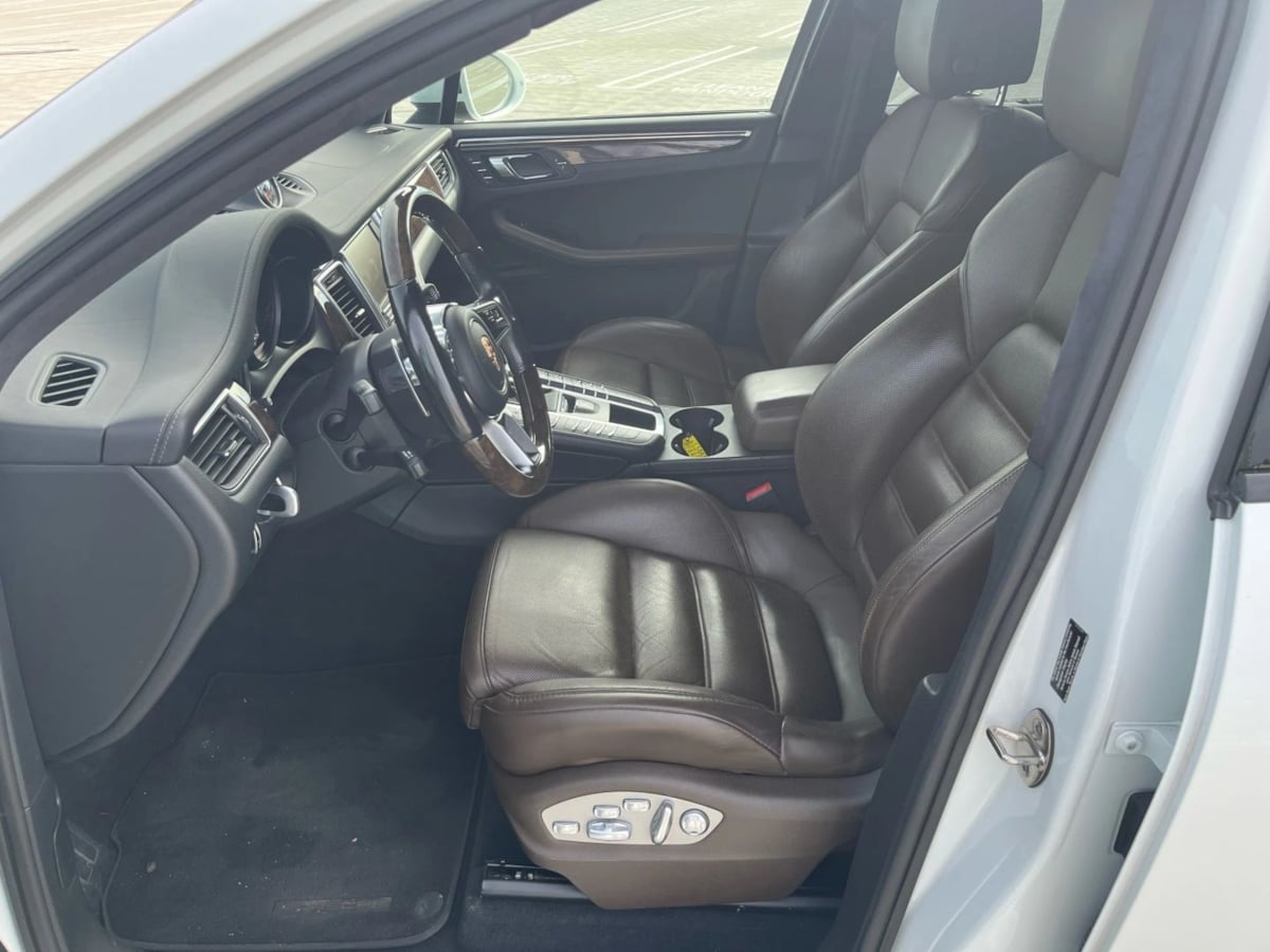 2015 Porsche Macan Turbo - Photo 13