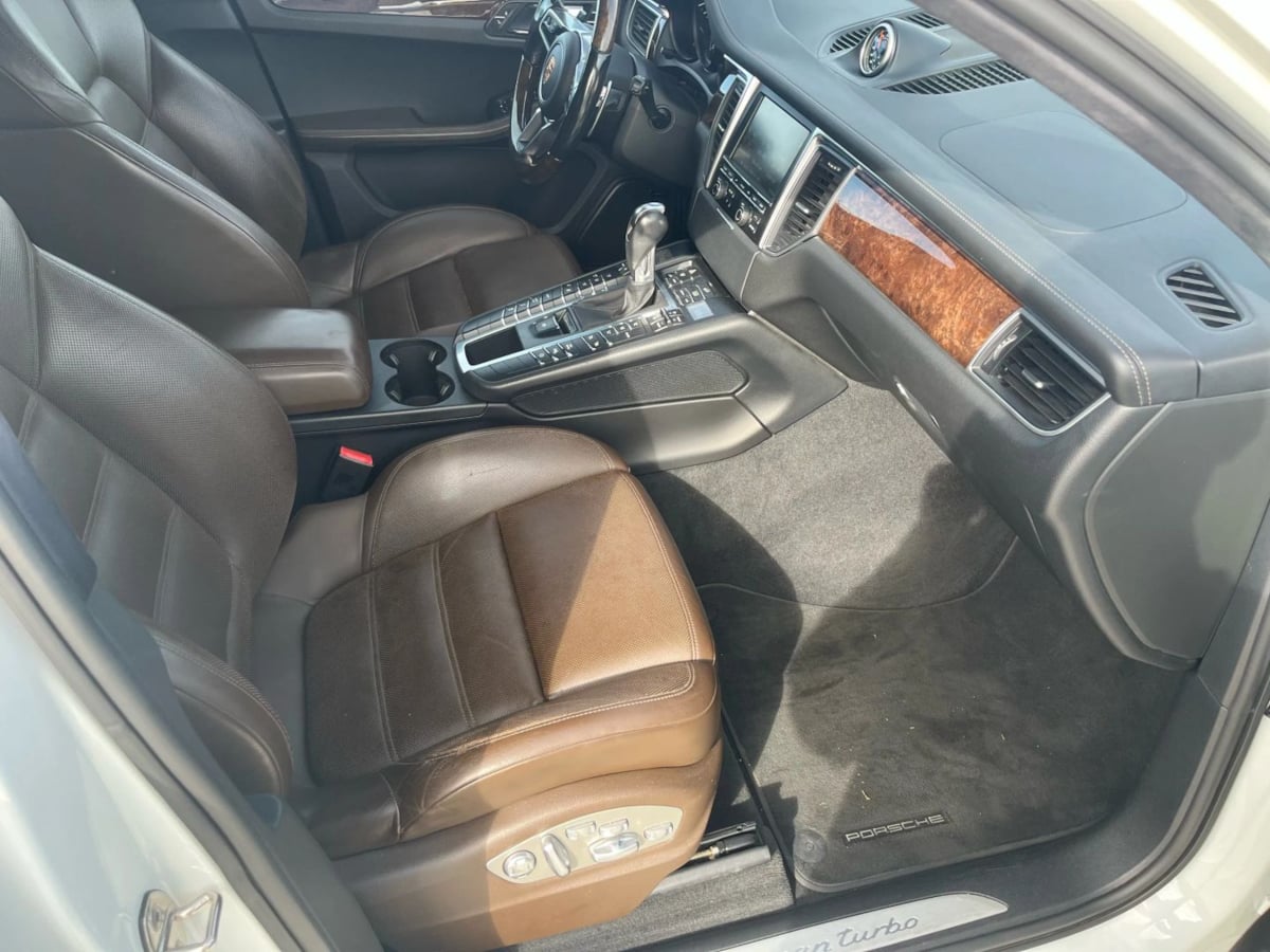 2015 Porsche Macan Turbo - Photo 15