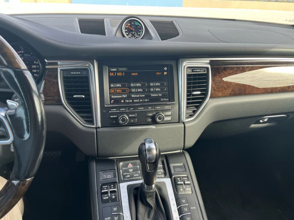 2015 Porsche Macan Turbo - Photo 18