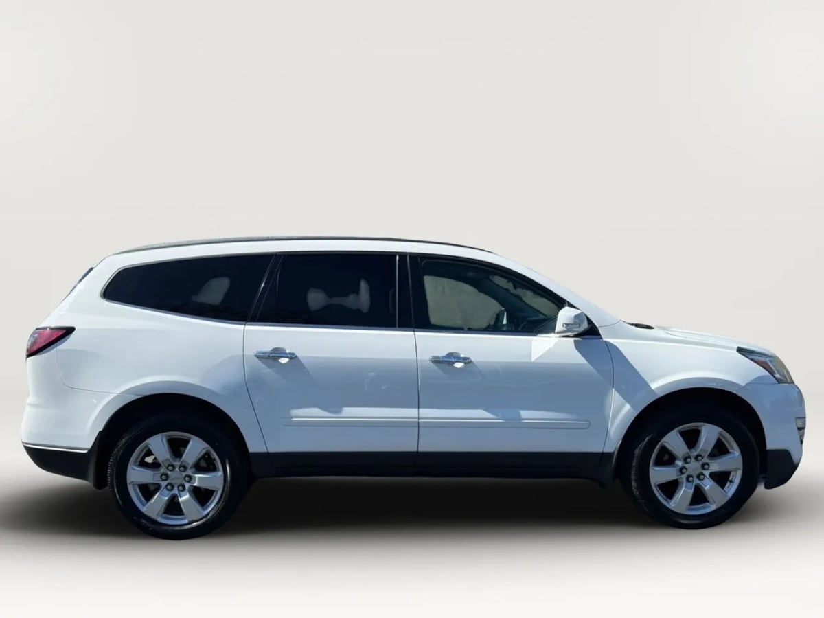 2016 Chevrolet Traverse 1LT - Photo 2