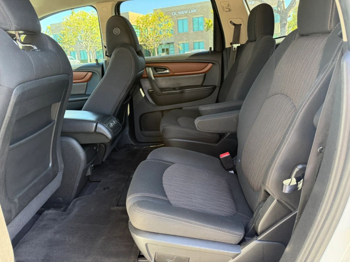 2016 Chevrolet Traverse 1LT - Photo 12